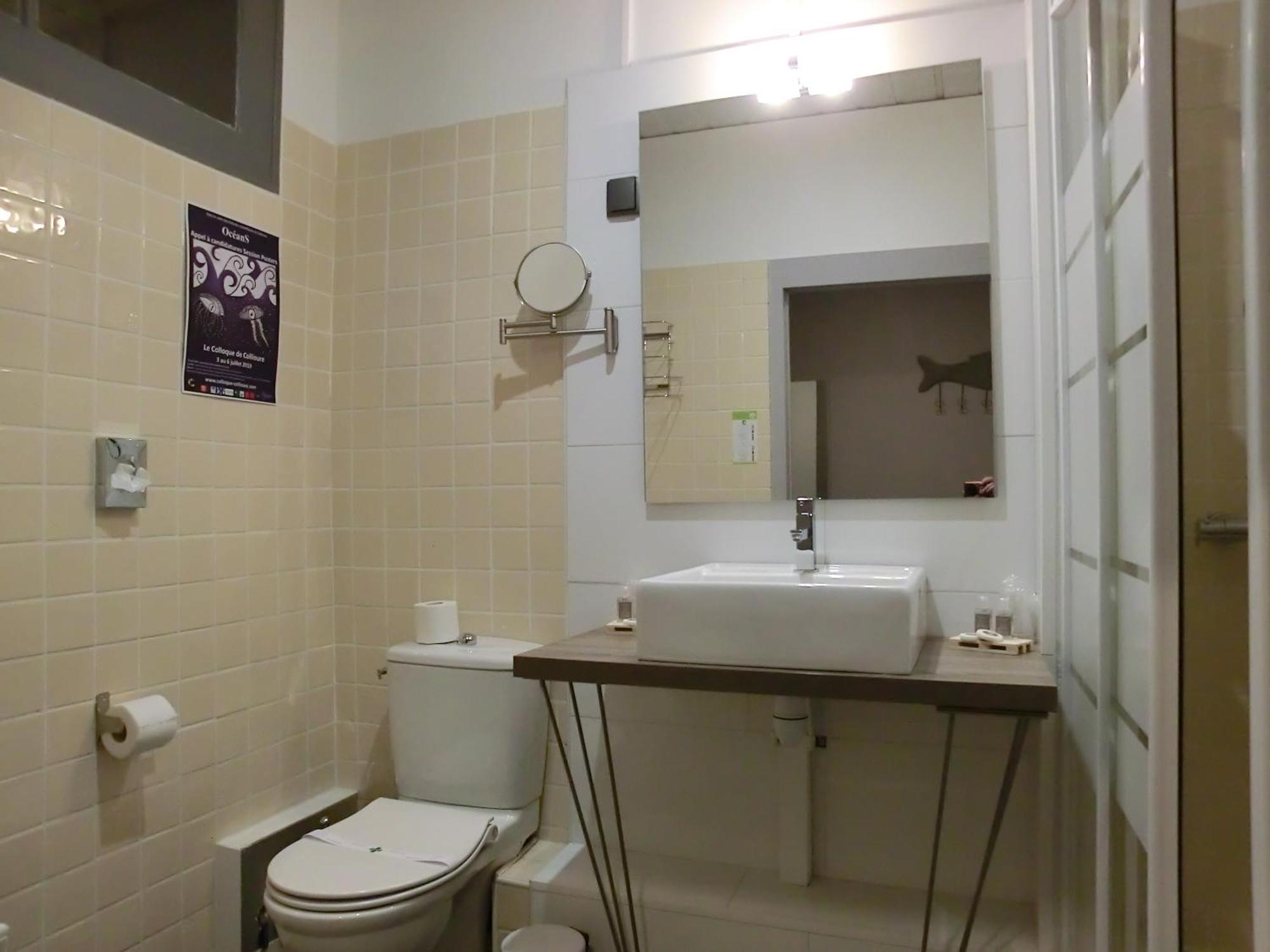 Hotel Sur Le Quai ポール・ヴァンドル エクステリア 写真