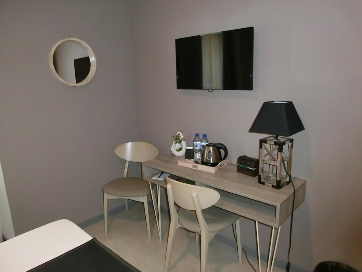 Hotel Sur Le Quai ポール・ヴァンドル エクステリア 写真
